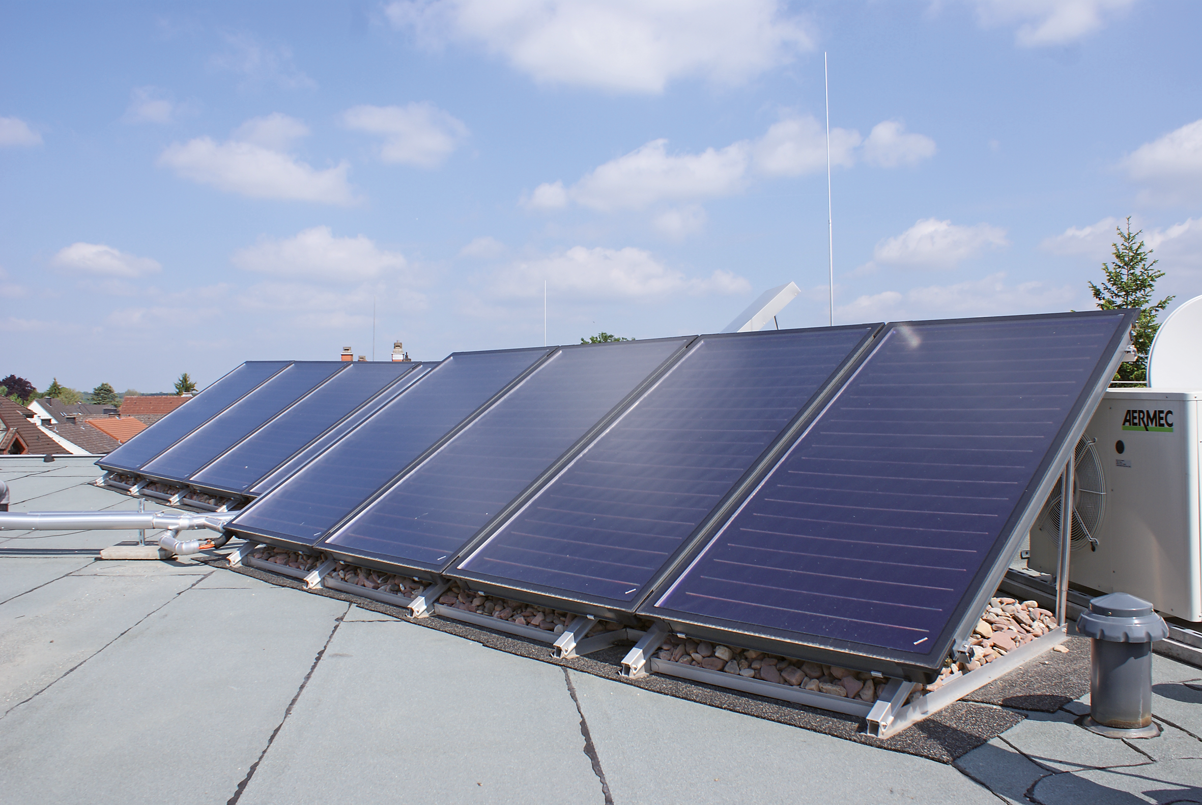Das neue Sonnekollektorfeld 35 kW auf dem Dach